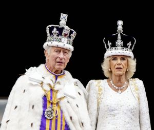 La famille royale britannique salue la foule sur le balcon du palais de Buckingham lors de la cérémonie de couronnement du roi d'Angleterre à Londres Le roi Charles III d'Angleterre et Camilla Parker Bowles, reine consort d'Angleterre