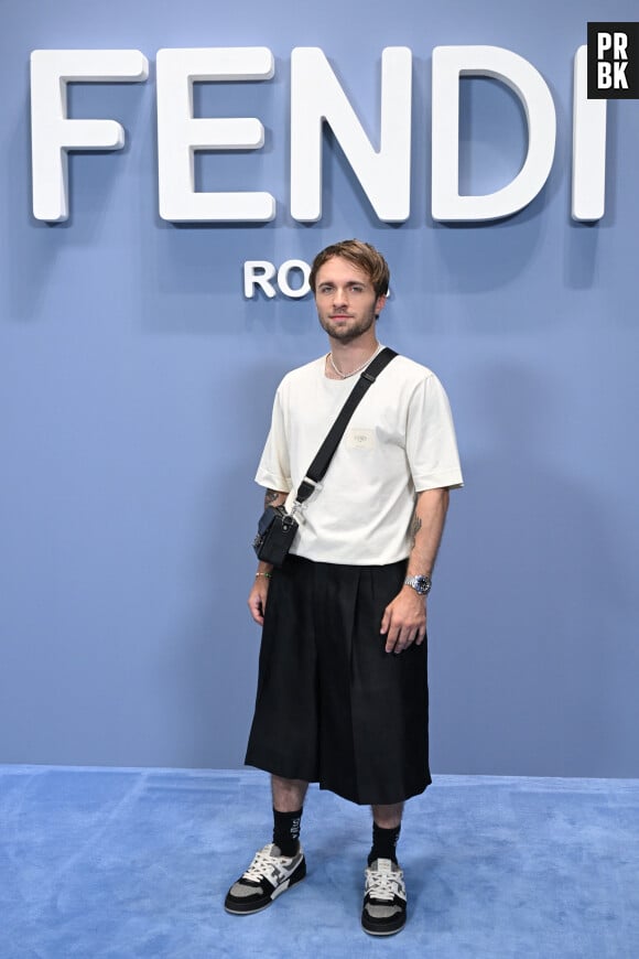 Pour cela, il a misé sur un casting XXL.
Squeezie au photocall du défilé FENDI "Collection Prêt-à-Porter Homme Printemps/Eté 2023" lors de la Fashion Week de Milan (MLFW), le 18 juin 2022.