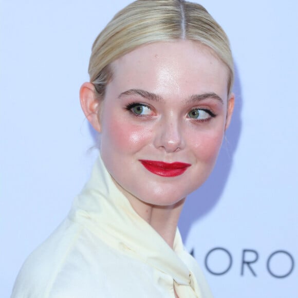 Elle Fanning au photocall de la soirée des "Fashion Awards 2023" à Los Angeles, le 23 avril 2023.