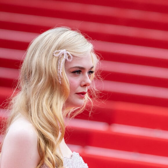 Elle Fanning - Montée des marches du film « Top Gun : Maverick » lors du 75ème Festival International du Film de Cannes. Le 18 mai 2022 © Olivier Borde / Bestimage