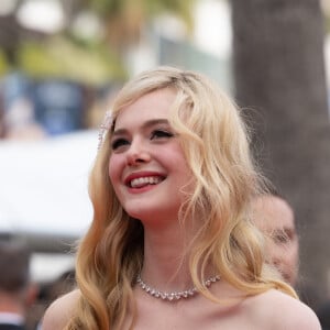 Elle Fanning - Montée des marches du film « Top Gun : Maverick » lors du 75ème Festival International du Film de Cannes. Le 18 mai 2022 © Olivier Borde / Bestimage