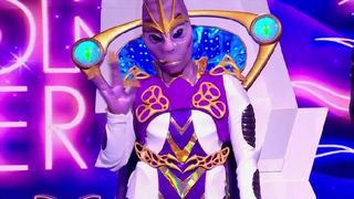 Mask Singer 2023 : qui se cache derrière l'Alien ? Son identité ne fait plus aucun doute !