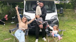 Julien Tanti et Manon Marsault en vacances en camping-car : un détail fait mourir de rire les internautes