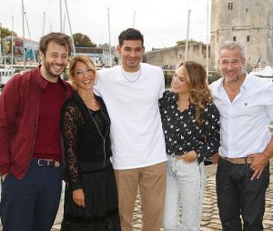 No Web - Benjamin Bourgois, Emma Colberti, Aissam Medhem, Mélanie Maudran, Fabrice Deville "Un si grand soleil" - Photocall lors du Festival de la Fiction de La Rochelle. Le 18 septembre 2021 © Christophe Aubert via Bestimage