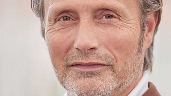 Johnny Depp fâché avec Mads Mikkelsen à cause des Animaux Fantastiques ? Le nouveau Grindelwald dévoile la vérité après leurs retrouvailles à Cannes