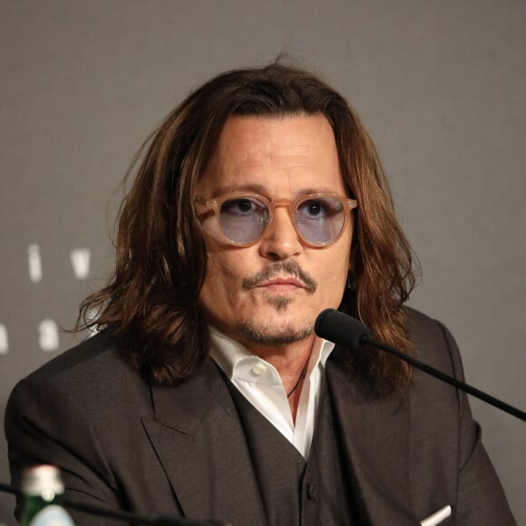 Johnny Depp - Conférence de presse du film "Jeanne du Barry" lors du 76ème Festival International du Film de Cannes. Le 17 mai 2023 © Borde-Jacovides-Moreau / Pool / Bestimage