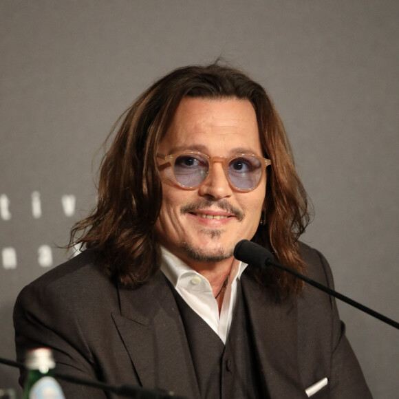 Johnny Depp - Conférence de presse du film "Jeanne du Barry" lors du 76ème Festival International du Film de Cannes. Le 17 mai 2023 © Borde-Jacovides-Moreau / Pool / Bestimage