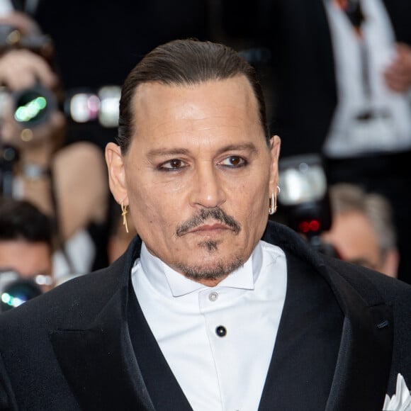 Johnny Depp - Montée des marches du film « Jeanne du Barry » pour la cérémonie d’ouverture du 76ème Festival International du Film de Cannes, au Palais des Festivals à Cannes. Le 16 mai 2023 © Jacovides-Moreau / Bestimage