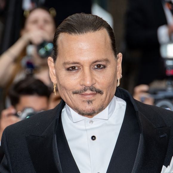 Johnny Depp - Montée des marches du film « Jeanne du Barry » pour la cérémonie d’ouverture du 76ème Festival International du Film de Cannes, au Palais des Festivals à Cannes. Le 16 mai 2023 © Jacovides-Moreau / Bestimage