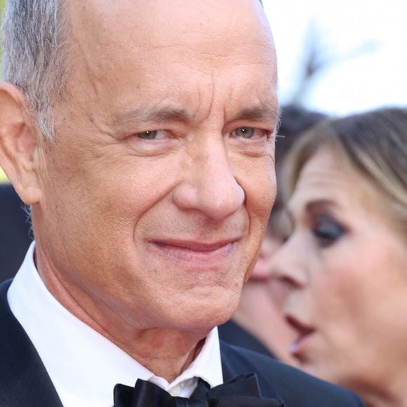 Tom Hanks à la montée des marches de "Asteroid City" lors du 76ème Festival International du Film de Cannes, le 23 mai 2023. © Alec Michael via Zuma Press/Bestimage  Celebrities at the red carpet of "Asteroid City" during the 76th International Cannes Film Festival. May 23rd, 2023. 