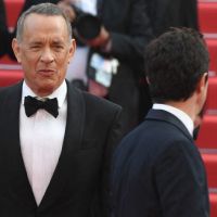 Tom Hanks furieux et prêt à se battre sur le tapis rouge à Cannes ? La vérité dévoilée et ça n&#039;a RIEN à voir