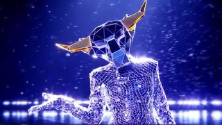 Mask Singer 2023 : qui se cache sous le Taureau, le nouvel enquêteur mystère ? Tous les indices mènent à cette star française