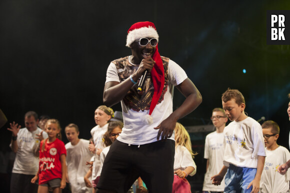 Il s'est fait connaître en 2011 avec le titre "Logobitombo".
Moussier Tombola - Concert pour l'association "Enfant Star & Match", qui fête ses 10 ans. Au profit des enfants malades, les artistes se donne rendez-vous pour encourager l'accès au sport aux enfants malades. Antibes, le 8 juillet 2015 