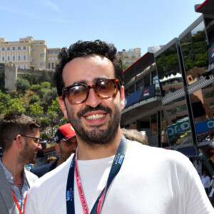 Jonathan Cohen lors de la journée des qualifications du Grand Prix de Monaco 2022 de F1, où le pilote monégasque de Ferrari, C.Leclerc, est en pôle position, à Monaco, le 28 mai 2022. © Bruno Bebert/Bestimage