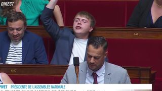 "Je n'ai pas de leçon à recevoir" : Louis Boyard perturbe Elisabeth Borne, la présidente de l'Assemblée nationale pète les plombs
