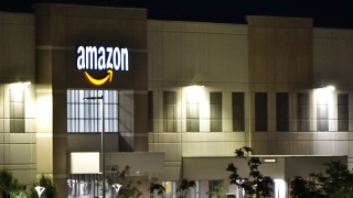 J'ai été dans l'entrepôt qui vend des retours Amazon pour cinq euros : voici ce que j'y ai trouvé