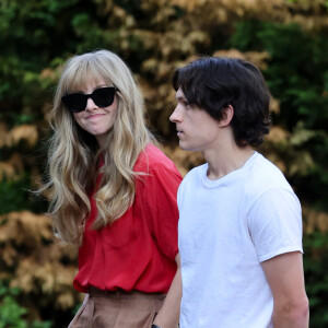 Exclusif - Tom Holland et Amanda Seyfried sur le tournage du film "The Crowded Room" à New York le 9 septembre 2022.