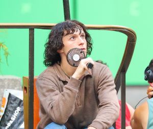 Tom Holland sur le tournage du film "The Crowded Room" à New York, le 2 août 2022.


