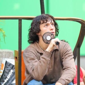 Tom Holland sur le tournage du film "The Crowded Room" à New York, le 2 août 2022.


