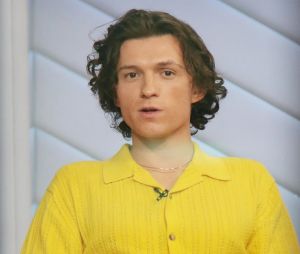 Mark Wahlberg et Tom Holland font la promotion de leur dernier film "Uncharted" sur le plateau de l'émission "Good Morning America" à New York le 17 février 2022.
