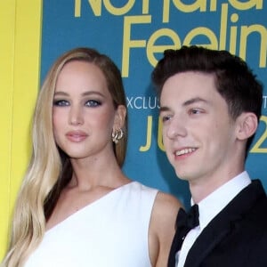 Jennifer Lawrence et Andrew Barth Feldman à la première du film "No Hard Feelings" à New York, le 20 juin 2023.
