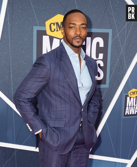 Anthony Mackie au photocall de la soirée des "2022 CMT Music Awards" au Nashville Municipal Auditorium à Nashville, le 11 avril 2022. © imageSPACE via Zuma Press/Bestimage