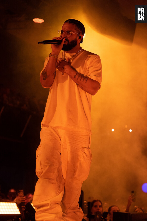 Drake sur scène. Personnalités à la soirée Pré Superbowl de Drake au Hanger 1 à Scottsdale le 10 février 2023.