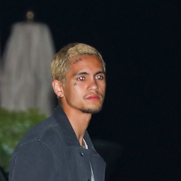 Exclusif - Dominic Fike sort dîner avec des amis au Nobu à Malibu, Los Angeles, Californie, Etats-Unis, le 8 mai 2022.


