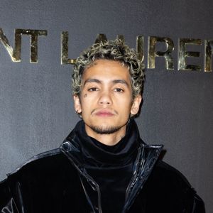 Dominic Fike - People au photocall du défilé Saint-Laurent Prêt-à-porter Automne/Hiver 2022/2023 dans le cadre de la Fashion Week de Paris, France, le 1er Mars 2022. © Olivier Borde /Bestimage
