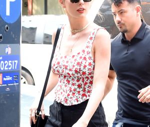 06/29/2023 Taylor Swift stops by the Electric Lady Recording Studios in New York City. The American pop star wore a rose print tank top, black denim short, and matching sling back loafers.