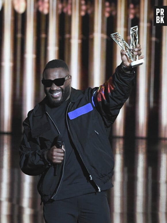 Gradur est actif sur les réseaux sociaux.
Le rappeur Gradur (Victoire du titre le plus streamé) - 36ème édition des Victoires de la Musique à la Seine Musicale à Boulogne-Billancourt, France, le 12 février 2021. © Coadic Guirec/Bestimage