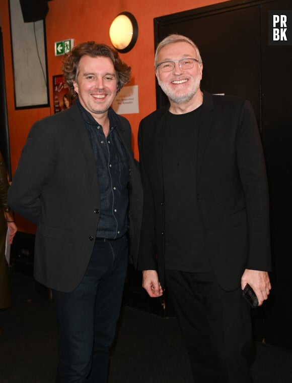 Exclusif - Alex Vizorek et Laurent Ruquier - Backstage - Anne Roumanoff fête ses 35 ans de carrière avec le spectacle "Anne Roumanoff & Co s'amusent" à l'Olympia de Paris le 4 décembre 2022. © Coadic Guirec/Bestimage 