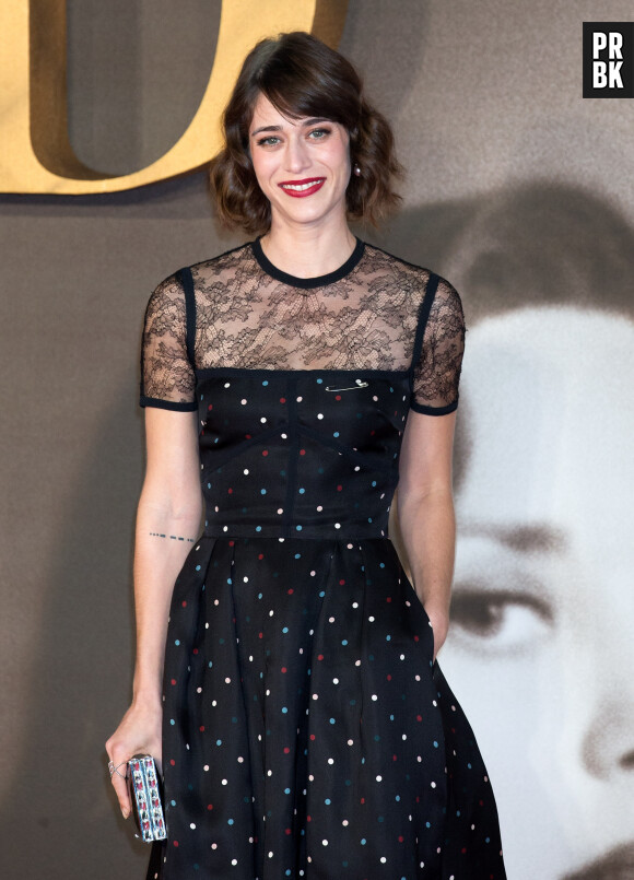 Lizzy Caplan à la première de ‘Alliés’ (‘Allied’) aux cinémas Odeon à Leicester Square à Londres, le 21 novembre 2016 