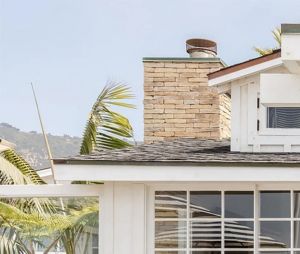 Ashton Kutcher et Mila Kunis proposent de louer gratuitement leur sublime villa de Santa Barbara. Oui, c'est officiel, l'annonce a même été mise en ligne sur le site Airbnb. La location, relayée sur le compte Instagram d'Ashton, devrait prendre place ce samedi 19 août. Mais ce n'est pas tout.
BGUK_2706102 - Los Angeles, CA, CA - Ashton Kutcher and Mila Kunis list their Santa Barbara, CA, guest house on Airbnb.