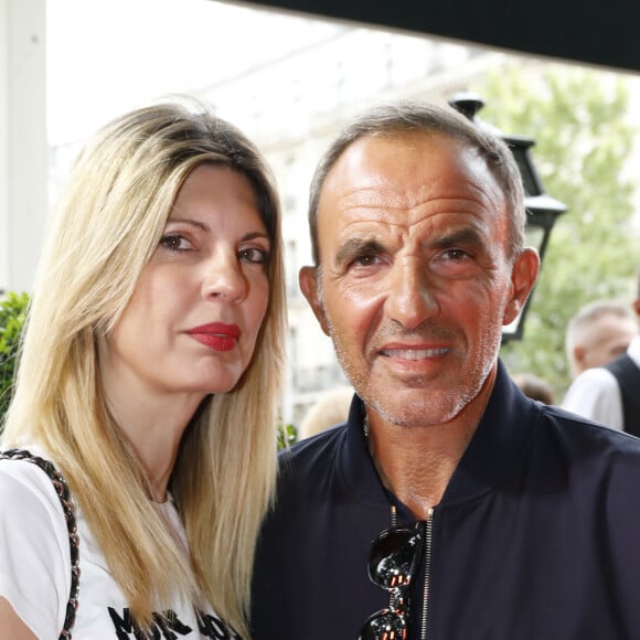 Nikos Aliagas et sa femme Tina Grigoriou - Soirée "L’Art de Vivre Paris" au Deux Magots à Paris le 26 juin 2023. © Marc Ausset-Lacroix/Bestimage