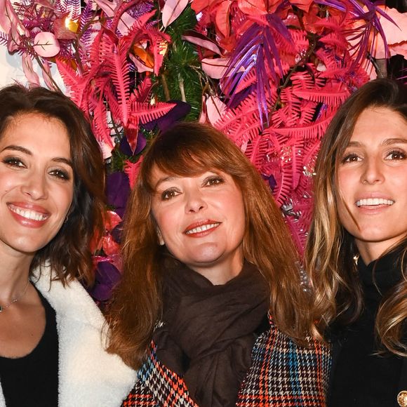 Laurie Cholewa, Sandrine Quétier et Laury Thilleman (Miss France 2011) - Illuminations de Noël du Comité du Faubourg Saint-Honoré à Paris le 17 novembre 2022. © Coadic Guirec/Bestimage