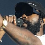 "Là où je vais, j'en ai pas besoin" : Damso annonce une pause dans sa carrière et offre sa Rolex et sa chaîne à un spectateur ! (vidéo)