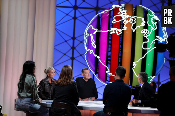 Exclusif - Laeticia Hallyday, Jean-Claude Camus, Yann Barthès - Laeticia Hallyday était l'invitée de l'émission "Quotidien" présentée par Y. Barthès en direct sur la chaine TMC à Paris le 13 septembre 2021 © Dominique Jacovides/Bestimage