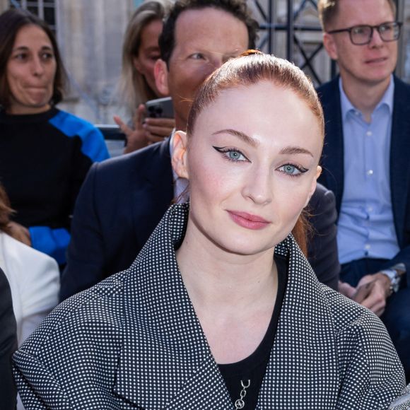 Andrew Dominik, Joe Jonas et sa femme Sophie Turner - Front Row au défilé Louis Vuitton Collection Femme Prêt-à-porter Printemps/Eté 2023 lors de la Fashion Week de Paris (PFW), France, le 4 octobre 2022. © Olivier Borde/Bertrand Rindoff Petroff/Bestimage  Celebs attend the Louis Vuitton s Womenswear Spring/Summer 2023 show as part of Paris Fashion Week in Paris, France, on October 4, 2022. 