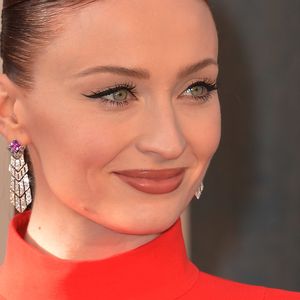 Sophie Turner (enceinte) au photocall de la soirée "Vanity Fair" lors de la 94ème édition de la cérémonie des Oscars au Wallis Annenberg Center for the Performing Arts dans le quartier de Beverly Hills, à Los Angeles, Californie, Etats-Unis, le 27 mars 2022.  2022 Vanity Fair Oscar Party in Beverly Hills, Los Angeles, California, USA, 3/27/22. 