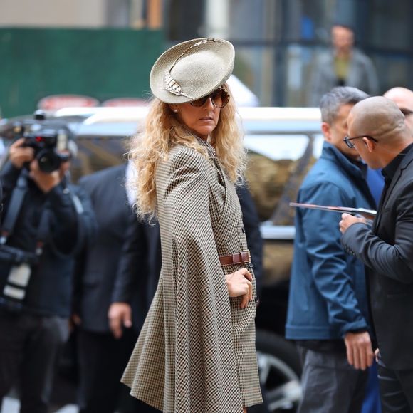 Céline Dion prend la pose pour les photographes à New York, le 5 mars 2020. 