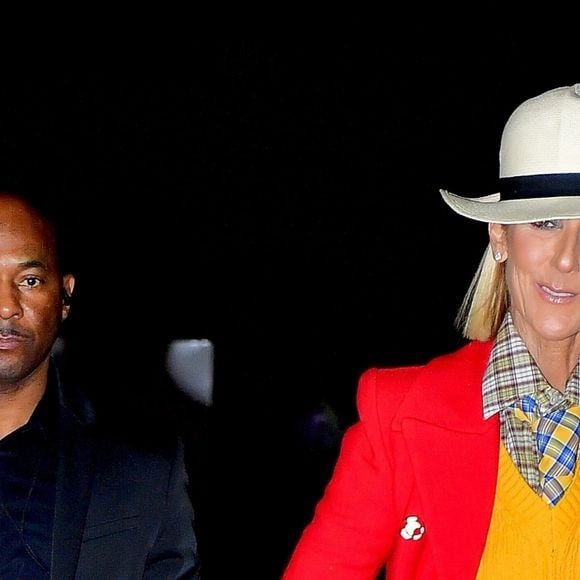 Céline Dion porte un ensemble coloré et un chapeau blanc à la sortie du Barclays Center à New York le 28 février 2020.