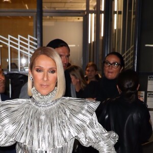 Celine Dion arbore une combinaison argentée de la marque Rodarte et des talons Gucci à la sortie de l'émission Watch What Happens Live à New York, le 14 novembre 2019