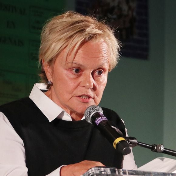 Muriel Robin - Les célébrités rendent un dernier hommage au comédien, dramaturge et metteur en scène français Roger Louret en la salle du Magre à Monclar, France, le 30 janvier 2023. © Patrick Bernard/Bestimage 