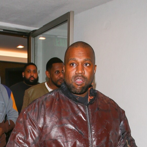 Mais c'est un véritable génie de la musique.
Le rappeur Ye (Kanye West) a dîné au restaurant E Baldi à Los Angeles, après être allé voir jouer son fils Saint dans un match de basket à la Mamba Academy. Le 16 juin 2023