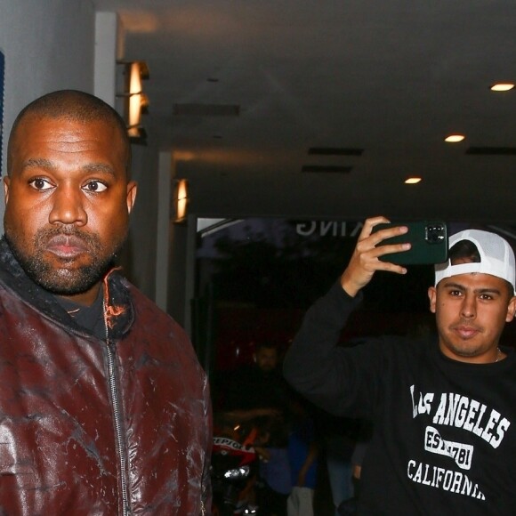 Le rappeur Ye (Kanye West) a dîné au restaurant E Baldi à Los Angeles, après être allé voir jouer son fils Saint dans un match de basket à la Mamba Academy. Le 16 juin 2023