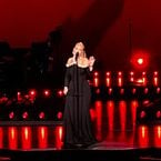 "Cette période me manque" : Adele évoque son alcoolisme sans le moindre tabou sur scène