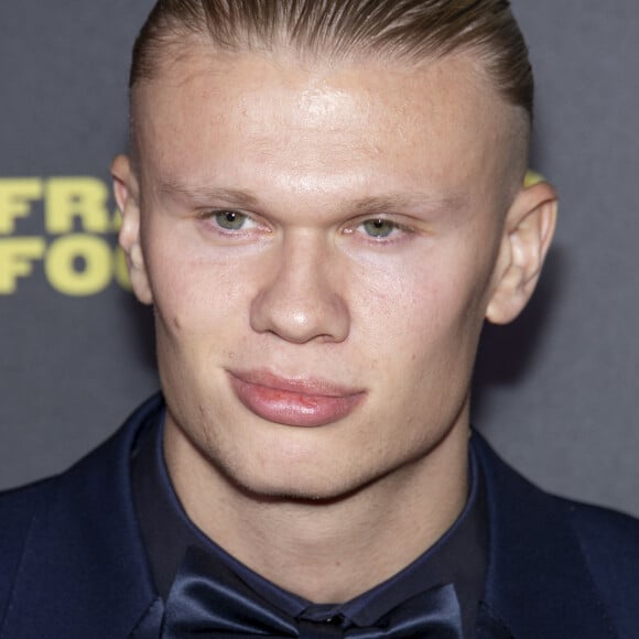 Erling Haaland - Photocall de la 67ème cérémonie du Ballon d’Or au Théâtre du Chatelet à Paris le 30 octobre 2023. © Cyril Moreau/Bestimage  Photocall of the 67th Ballon d’Or ceremony at the Théâtre du Chatelet in Paris on October 30, 2023. 