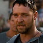 Mettez Gladiator en pause à 21 minutes et 57 secondes : un voyageur temporel s'est-il égaré dans la Rome antique ?!