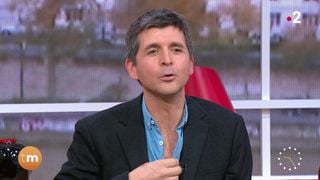 "Je ne m'épile pas..." : Thomas Sotto se déshabille en direct dans Télématin sur France 2